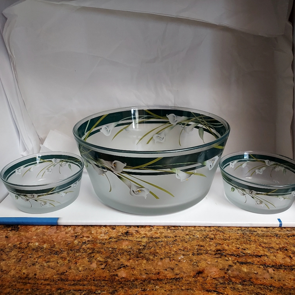 Vintage Calla Lily Frosted Bowl set.